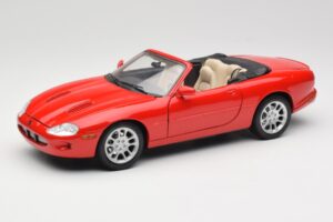 Jaguar XKR X100 レッド Maisto 1:18 50330 メタル
