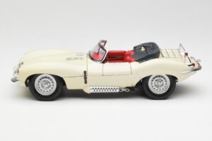 Jaguar XKSS クリーム AUTOart 1:18 73512 メタル - 画像 4/8