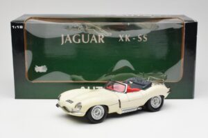 Jaguar XKSS クリーム AUTOart 1:18 73512 メタル - 画像 8/8