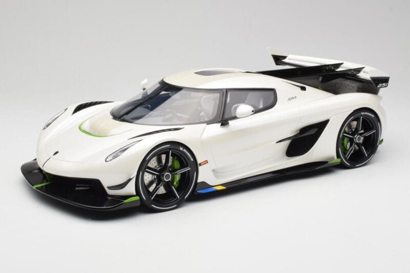 Koenigsegg Jesko Attack Crystal White Pearl GT Spirit 1:12 GT501 レジン