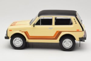 Lada Niva 2121 California ベージュ MCG 1:18 MCG18004 メタル - 画像 3/6