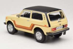 Lada Niva 2121 California ベージュ MCG 1:18 MCG18004 メタル - 画像 5/6