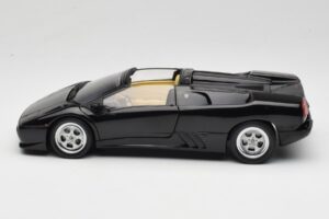 Lamborghini Diablo Roadster ブラック AUTOart 1:18 70093-R1 メタル - 画像 5/10