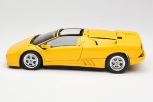 Lamborghini Diablo Roadster イエロー AUTOart 1:18 70092 メタル - 画像 4/8
