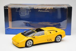 Lamborghini Diablo Roadster イエロー AUTOart 1:18 70092 メタル - 画像 8/8