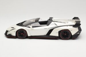 Lamborghini Veneno Roadster ホワイト ウィズ レッドライン Kyosho 1:18 C09502W メタル - 画像 3/6