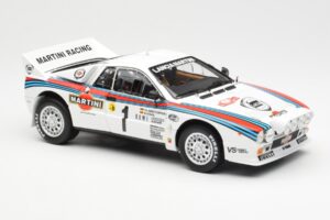 Lancia 037 Martini #1 W. Rohrl / C. Geistdorfer Winner Rally Monte Carlo 1983 ナイトバージョン Kyosho 1:18 08306A メタル - 画像 6/8