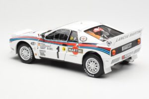 Lancia 037 Martini #1 W. Rohrl / C. Geistdorfer Winner Rally Monte Carlo 1983 ナイトバージョン Kyosho 1:18 08306A メタル - 画像 7/8