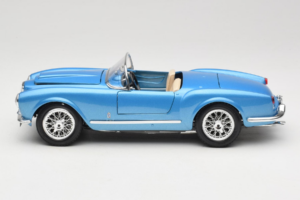 Lancia Aurelia B24 Spider ブルー Bburago 1:18 3010-M1 メタル - 画像 4/8