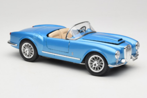Lancia Aurelia B24 Spider ブルー Bburago 1:18 3010-M1 メタル - 画像 6/8