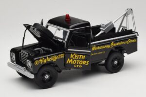 Land Rover Series III レッカー車 ブラック Universal Hobbies 1:18 4411 メタル - 画像 2/8