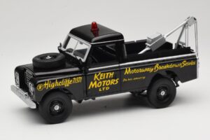 Land Rover Series III レッカー車 ブラック Universal Hobbies 1:18 4411 メタル