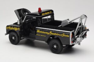 Land Rover Series III レッカー車 ブラック Universal Hobbies 1:18 4411 メタル - 画像 5/8