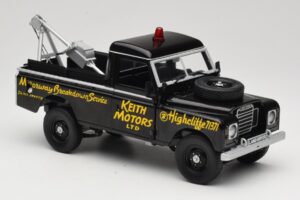 Land Rover Series III レッカー車 ブラック Universal Hobbies 1:18 4411 メタル - 画像 6/8