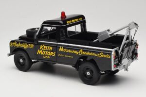 Land Rover Series III レッカー車 ブラック Universal Hobbies 1:18 4411 メタル - 画像 7/8
