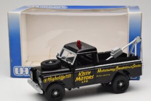 Land Rover Series III レッカー車 ブラック Universal Hobbies 1:18 4411 メタル - 画像 8/8