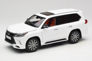 Lexus LX570 J200 ホワイト LCD 1:18 LCD18010-WH メタル