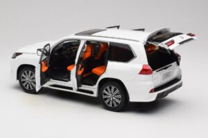 Lexus LX570 J200 ホワイト LCD 1:18 LCD18010-WH メタル - 画像 5/8