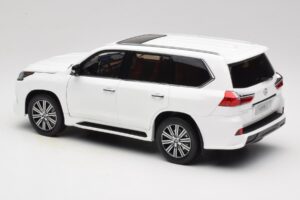 Lexus LX570 J200 ホワイト LCD 1:18 LCD18010-WH メタル - 画像 7/8