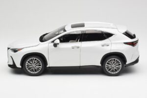 Lexus NX450h+ AZ20 ホワイト Kyosho 1:18 08968Q レジン - 画像 4/8