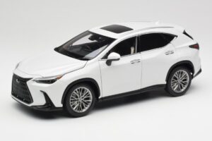 Lexus NX450h+ AZ20 ホワイト Kyosho 1:18 08968Q レジン