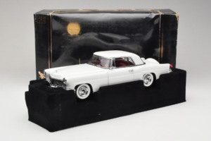 Lincoln Continental Mark II ホワイト Road Signature 1:18 20078-P1 メタル - 画像 6/6