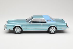 Lincoln Continental Mark V Blue Metallic MCG 1:18 MCG18369 メタル - 画像 3/6