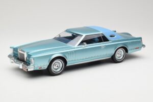 Lincoln Continental Mark V Blue Metallic MCG 1:18 MCG18369 メタル