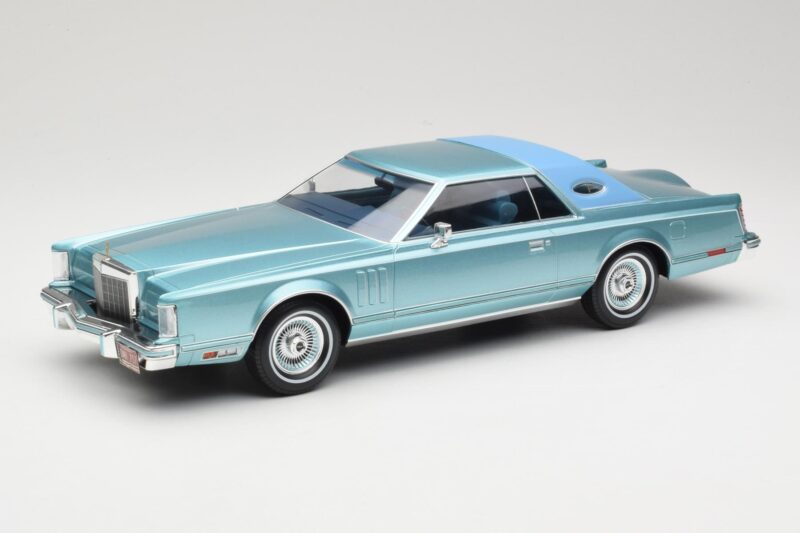 Lincoln Continental Mark V Blue Metallic MCG 1:18 MCG18369 メタル