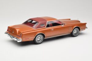 Lincoln Continental Mark V Crystal Apricot Metallic MCG 1:18 MCG18370 メタル - 画像 2/6