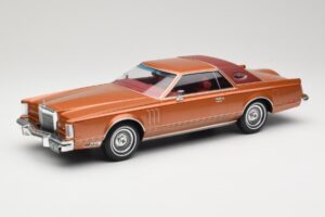 Lincoln Continental Mark V Crystal Apricot Metallic MCG 1:18 MCG18370 メタル