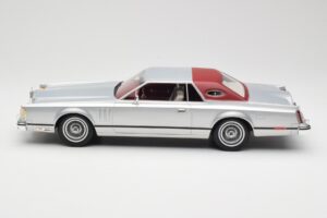 Lincoln Continental Mark V Coupe シルバー BoS Models 1:18 BOS084 レジン - 画像 3/6