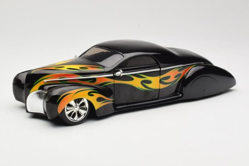 Lincoln Zephyr Scrape Custom ブラック フレーム付き Hot Wheels 1:18 57319 メタル