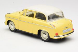 Lloyd Alexander TS イエロー Revell 1:18 08958 メタル - 画像 7/8