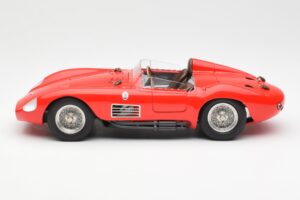 Maserati 300S レッド CMC 1:18 M-105 メタル - 画像 3/6