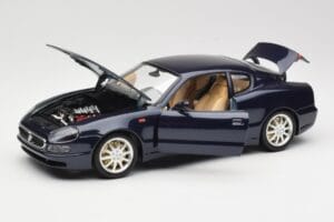 Maserati 3200 GT ブラック Bburago 1:18 3371 メタル - 画像 2/8