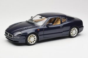 Maserati 3200 GT ブラック Bburago 1:18 3371 メタル