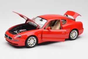 Maserati 3200 GT レッド Bburago 1:18 3341 メタル - 画像 2/8