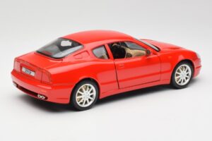 Maserati 3200 GT レッド Bburago 1:18 3341 メタル - 画像 3/8