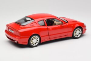 Maserati 3200 GT レッド スペシャルコレクション Bburago 1:18 30071 メタル - 画像 3/8