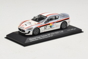 Maserati GranTurismo MC GT4 #12 Sperati / La Mazza Maserati MC 2010 Minichamps 1:43 400101212 メタル - 画像 2/5