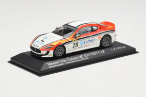 Maserati GranTurismo MC GT4 #28 Smurra / Piancastelli Maserati MC 2010 Minichamps 1:43 400101228 メタル - 画像 2/5