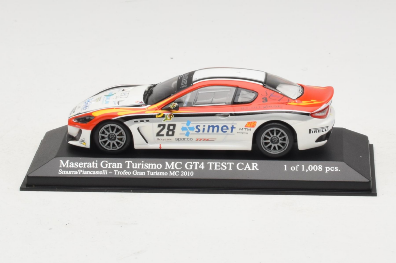 Maserati GranTurismo MC GT4 #28 Smurra / Piancastelli Maserati MC 2010 Minichamps 1:43 400101228 メタル