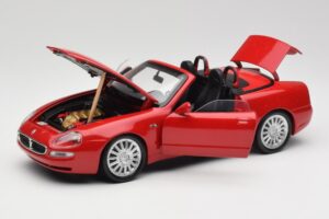 Maserati GT Spyder レッド Bburago 1:18 34097 メタル - 画像 2/8