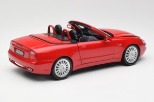 Maserati GT Spyder レッド Bburago 1:18 34097 メタル - 画像 3/8