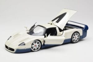 Maserati MC12 ホワイト ブルー Hot Wheels 1:18 G7158 メタル - 画像 2/8