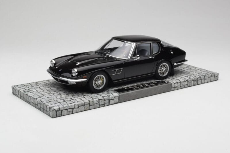Maserati Mistral ブラック Minichamps 1:18 107123421 レジン