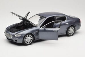Maserati Quattroporte Blue Metallic Hot Wheels 1:18 B7003 メタル - 画像 2/8