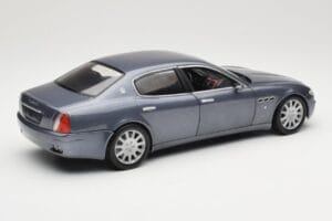Maserati Quattroporte Blue Metallic Hot Wheels 1:18 B7003 メタル - 画像 3/8