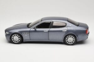 Maserati Quattroporte Blue Metallic Hot Wheels 1:18 B7003 メタル - 画像 4/8